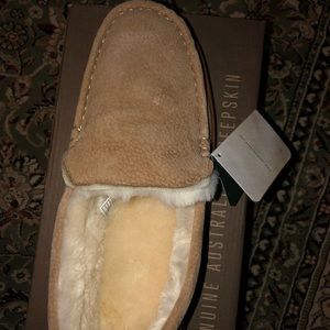 NIB Men’s Lamo Slippers. Size 11